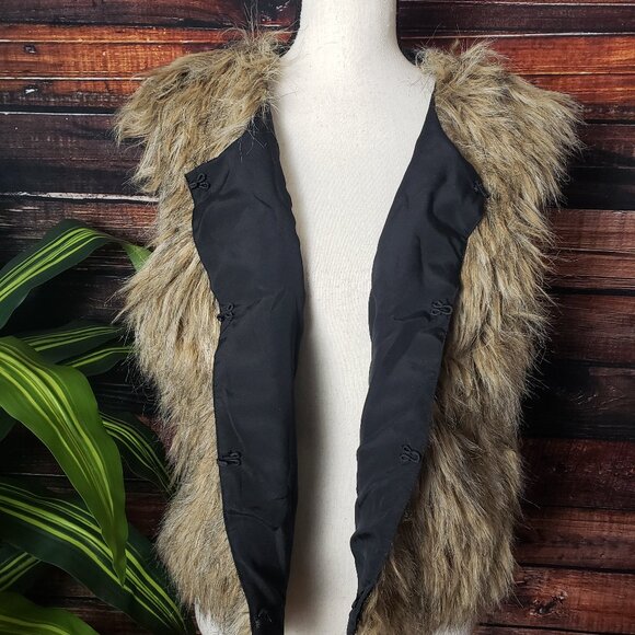 Shyanne XL Sweater Vest Faux Fur Beaded Embellished - Picture 9 of 11